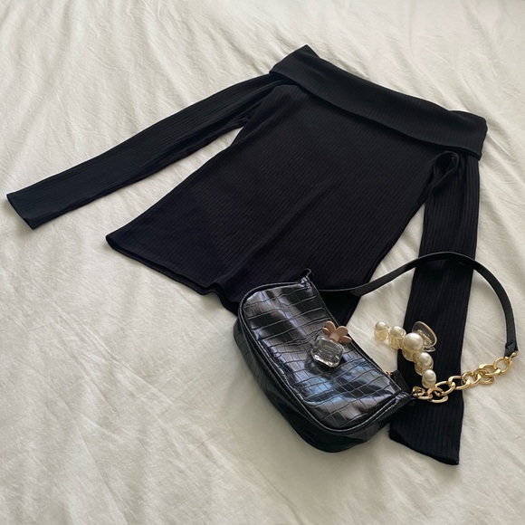 Abercrombie & Fitch Off Shoulder Top - Picture 2 of 7